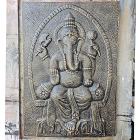 Gran Relieve de Ganapati en Marco de Hierro Dorado Antiguo - 0.7x1m